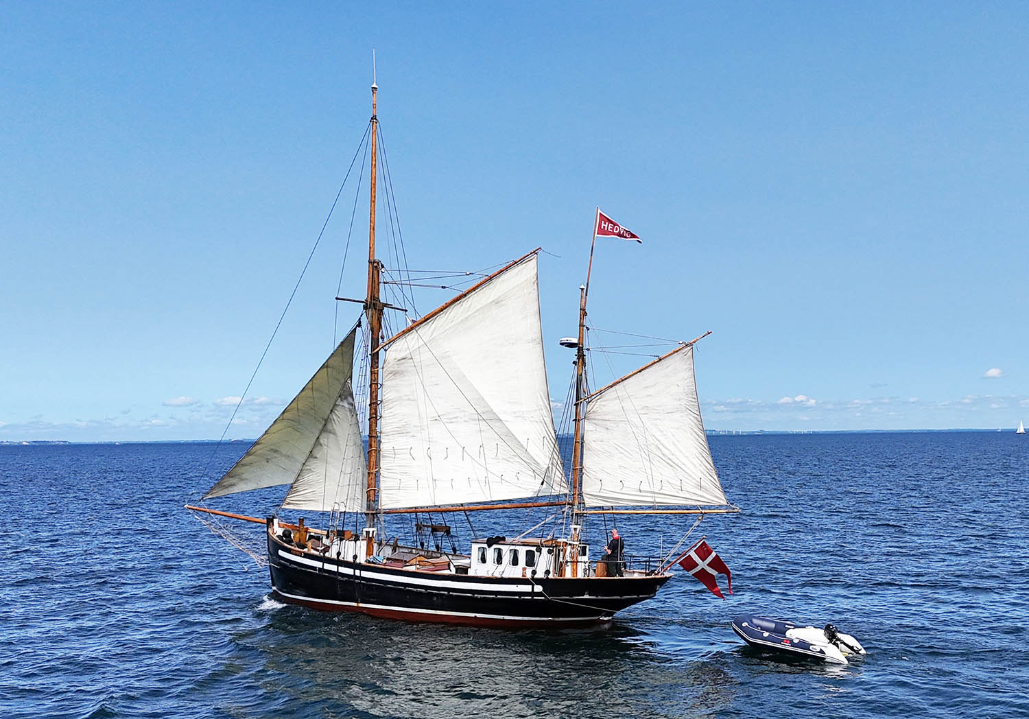 https://limfjordenrundt.dk/skibsfoto/hedvig2web.jpg