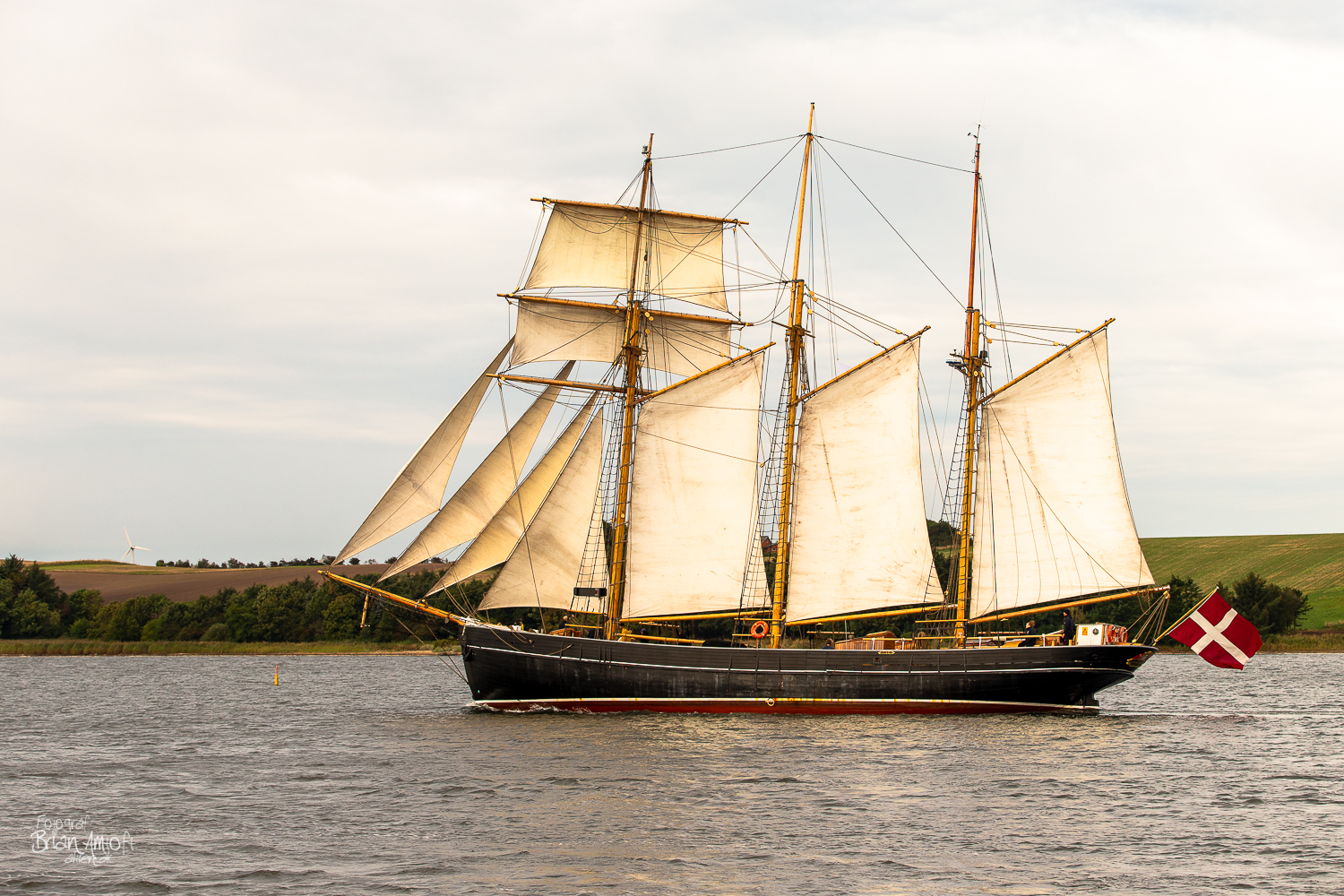 https://limfjordenrundt.dk/skibsfoto/zar.jpg